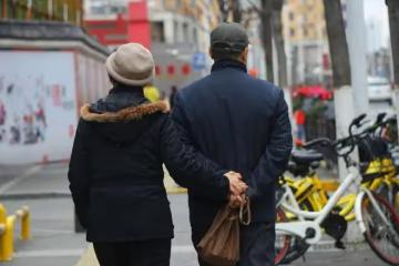 我退休8年，旅遊6年，在此奉勸60歲以上的老人，別再跟風自駕遊了