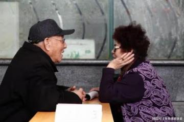 62歲大爺怒：搭夥一月給5千她卻不盡責任，忍無可忍讓她返錢走人