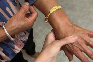66歲生日,大兒子送我金鐲子,聽我立完遺囑,他讓我把鐲子還給他