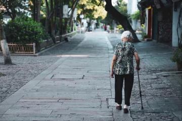 76歲的我，退休金過萬，有房有存款有兒女，可晚年還是活得悲催