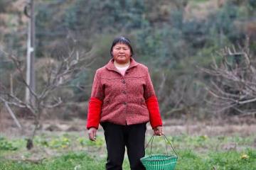 我曾對親孫和外孫同樣寵愛,直到65歲生病時才發現:兩者終有差別