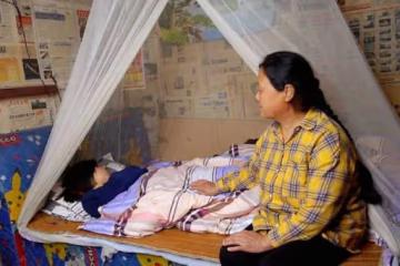 兒媳裝病不上班不看孩子還欺負婆婆,婆婆怒走人:搭錢幹活還受氣