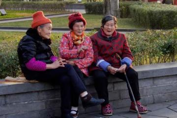 我發現，活到90歲去世的奶奶，並沒有75歲就去世的外婆享福！