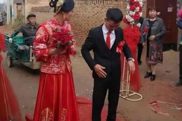 婚禮當天婆婆把兒媳婚前房給小叔子住，兒媳大怒當場離婚，真解氣