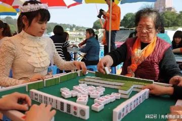 婆婆為打牌把孫女獨自關家一天,打完牌回家,才知兒子三口搬走了
