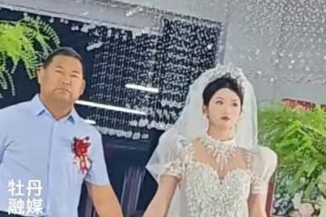 夫妻捨不得女兒出嫁,吃飯睡覺想起就忍不住哭,網友:是個好爸爸