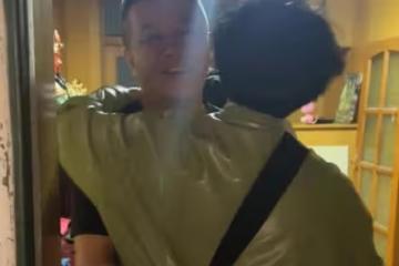 分開後三十年後，夫妻再一次見面，男子反應激動：還能見一面真好