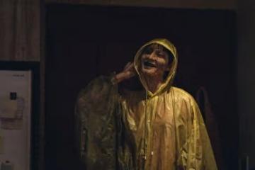 曹佑寧「全身赤裸只穿雨衣」嚇退劉以豪！　做臉模險陷幽閉恐懼：像被困黑洞