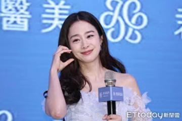 直擊/金泰希現夜市沒人發現! 揪老公Rain來台旅遊:要跟我打招呼喔~