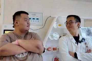 中國第一胖:減掉半個自己,被嘲笑抑鬱到想自殺,但上不去窗戶台