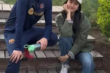 王雷夫妻同框,網友調侃:像是爸爸領著女兒!39歲李小萌太幼態!