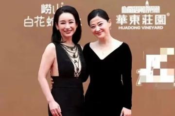 華表獎這一夜,被笑不露齒的章子怡驚艷,不穿暴露禮服卻艷壓群芳