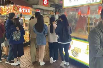 汪小菲馬筱梅帶娃出行，愛意爆棚像正常的一家四口，細節母愛泛濫