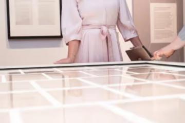 愛丁堡公爵夫人流淚看展,英國王室首次支持「戰爭性暴力」倖存者