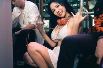 猛！藍星蕾「最辣DJ博士」認證嗨曬巴黎畢業照　粉狂夸：藍博士好