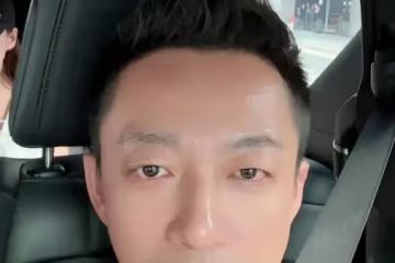 汪小菲一家四口到昆蟲店給霖霖買獨角大仙,玥兒穿闊腿褲長發披肩