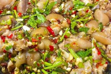 夏天「豬蹄」這樣吃，酸酸辣辣超級過癮！