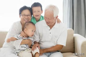二胎隨母姓,公婆怒立遺囑:兩套房子留給大孫子,兒媳崩潰:不行。