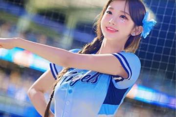 李珠珢應援太過激「戰袍正面爆開」腰內肉現形！她秒變臉：扣不住