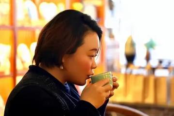 父母過世後,大年初二我不再回娘家,初四一大早叔嬸找上門來了