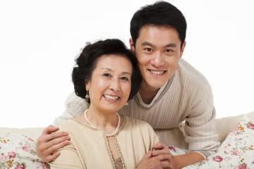 公公去世,老公繼母中風無處可去,看到老公欲言又止,我帶著人走