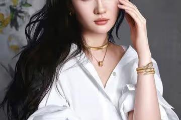 37歲劉亦菲「穿上睡衣曬美照」飄出仙氣！　網全看暈：美出新高度