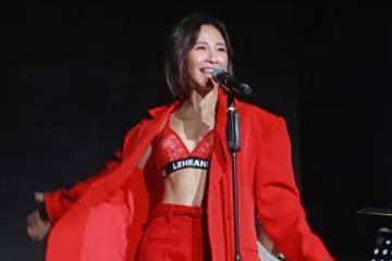 梁文音破尺度西裝大開！　「蕾絲艷紅bra」全看光辣爆了