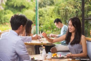 博士老媽帶女兒相親，要對方年薪百萬才能當女婿，相親男笑了