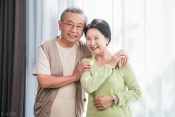 我跟兒子借5000給老伴看病,兒子轉10000,說能不這麼無理取鬧嗎