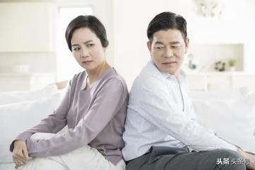 我媽剛退休,奶奶的保姆就被辭了,我跟我媽說:我支持你結束婚姻