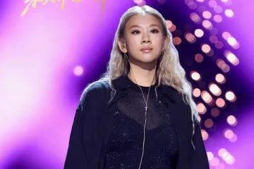 鄭少秋女兒參戰《歌手》被燈光弄傷肩頸耳朵!2天醫不好退出比賽