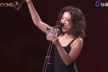 李竺芯奪「年度專輯獎」成為金曲大贏家 赤腳奔上上台嗨喊:很榮幸