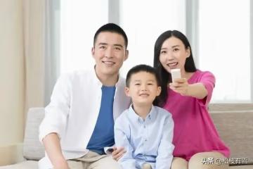 我每月給婆婆3000,看到她給我女兒青菜給妯娌兒子吃排骨,我:你們走
