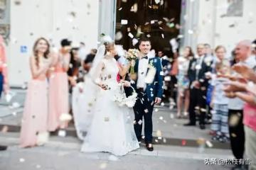 我退休金3000,女兒結婚陪嫁十萬兒媳撒潑:錢給她了我們花什麼