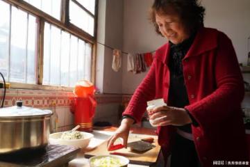 離婚後，又矮又胖的我被一個帥哥倒追：姐，當年您給過我一碗面