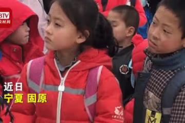 7歲女孩因一張笑臉走紅,父母「拒絕了400萬簽約」4年後成「這樣」,網友:後不後悔