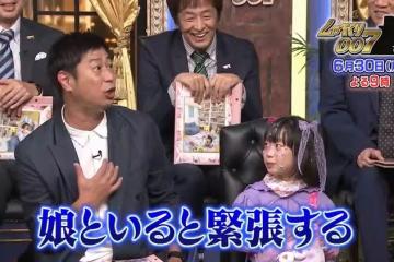 搞笑藝人難為！他挨巴掌逗7歲女大笑　觀眾喊轉台