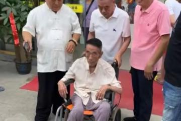 楊少華高溫剪彩後去世,曾回應500億遺產分配,楊議評論區淪陷