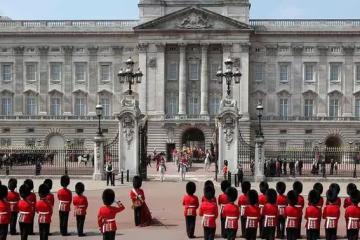 英國國王為愛退位,放棄江山只為一個女人!如今哈里王子步後塵?