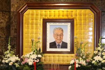 一路走好！TVB資深演員設靈！古天樂楊千嬅黃宗澤送花牌！90歲TVB女星現身一度哽咽！