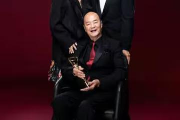 TVB視帝45歲生日大曬全家福！稱爸爸媽媽的笑容是無價！感激內地妻子包容