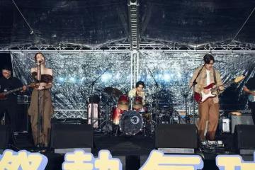 告五人睽違5年再登熱氣球嘉年華　陪歌迷淋雨開唱超暖
