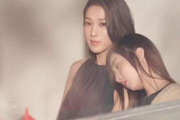 鍾嘉欣邀餅印18歲TVB小花合作！大曬相擁合照！稱讚對方長得像！