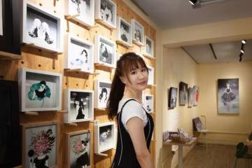 哈佛女星成插畫家! 宣布開畫展「展現反骨一面」:不當最善良的人