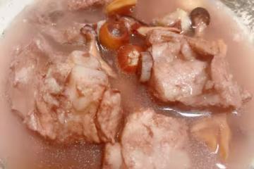 墨魚排骨蓮子湯