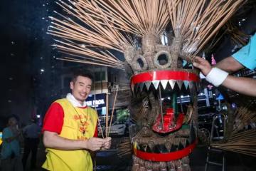 又一TVB新劇下周首播!封鎖多條街拍攝陣仗大!男主還叫來太太和孩子欣賞