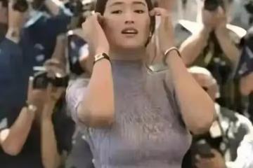 60歲鞏俐身材太驚艷,胸圍接近肚臍,網友直呼太美了
