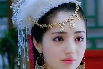 都是新疆女演員，她老得不動聲色，現身就掀起網友熱議