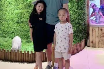 老戲骨聚會！張晨光自行車赴約接地氣，陳佩斯穿幾十元平價上衣