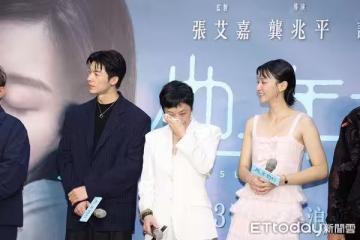 《他年她日》首映擠爆!張艾嘉哽咽「當日收入」全捐花蓮 千名粉絲包圍許光漢